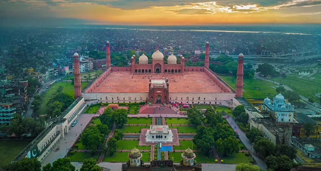 Lahore Historic Sites & Districts to Visit 2025